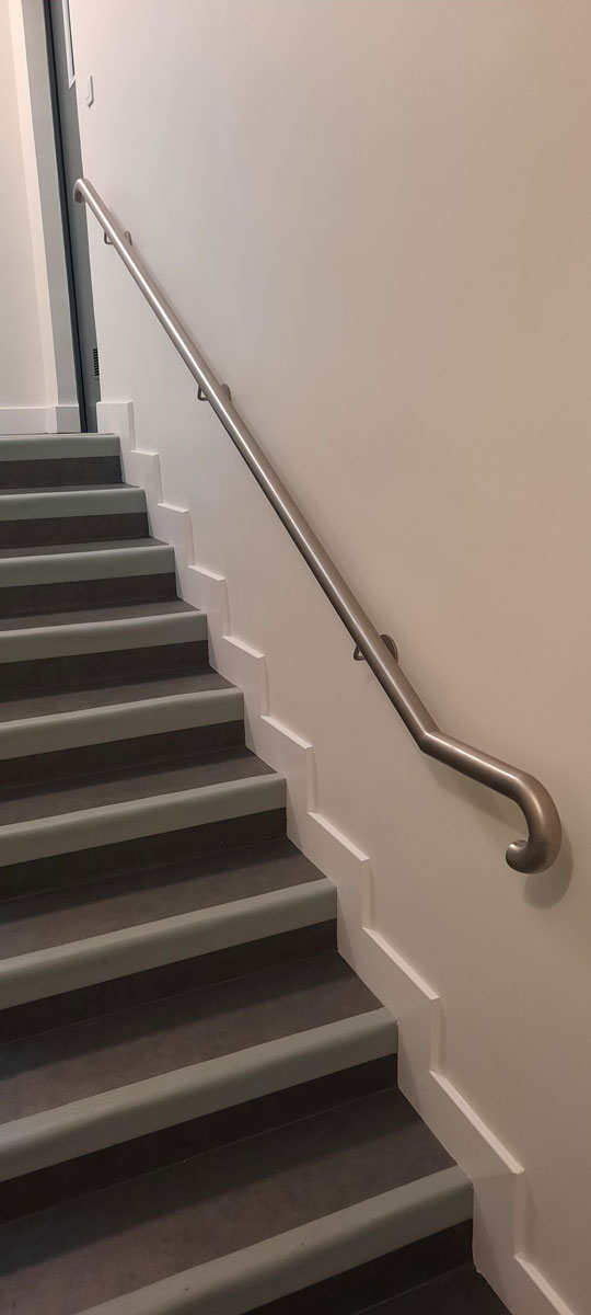 Réalisation sur mesure d’un garde-corps escalier, rampe et main courante en industrie