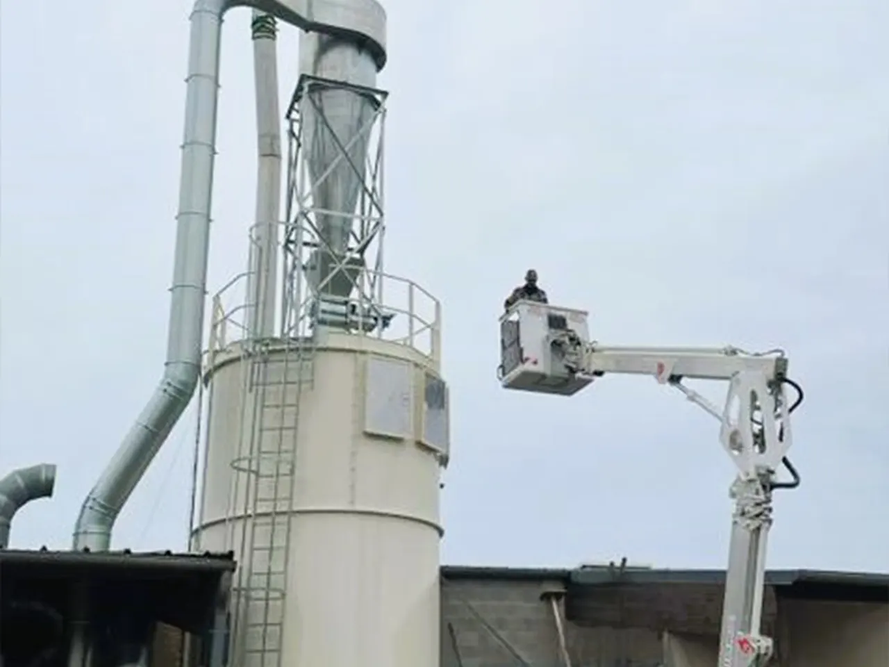 Grutage cheminée d'extraction industrielle