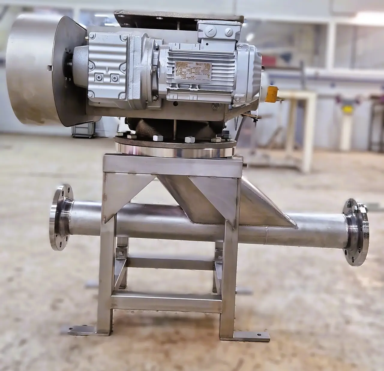 Conception, traçage et fabrication de trémie inox déportée avec écluse